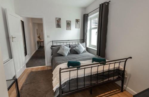 London Borough of Bromley Apartamento | Spacious,2BR,2BA,High Street,Parking,WiFi
