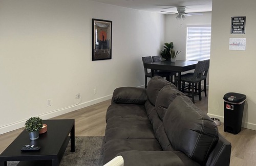 Downtown Casa | Spacious 2BR, 2BA Townhouse near Hollywood, Burbank and Pasadena