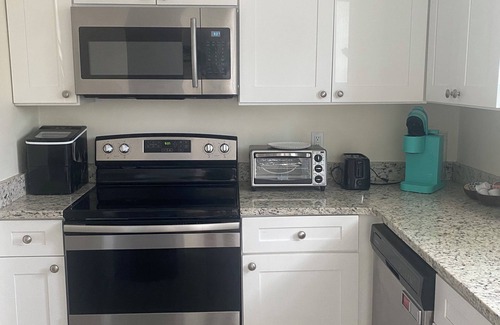 Coquina Key Condominio | Spacious 2br/2bth beachside condo, FIRST FLOOR, front row parking.