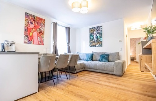 Vienna Apartamento | Spacious 2BR and 1LR Apartment, Around Donaustadt