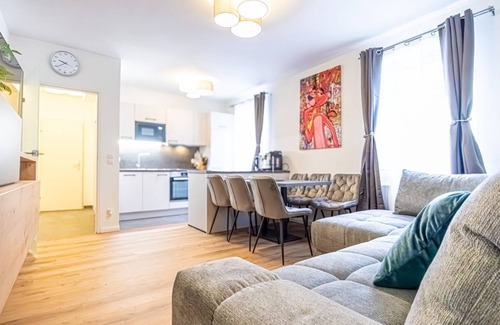 Vienna Apartamento | Spacious 2BR and 1LR Apartment, Around Donaustadt