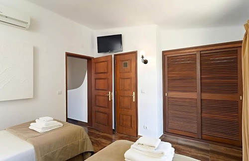 Albufeira Hotel | Spacious 2BR Apartment with Private Balcony & Kitchen! Pools, Beach Access!