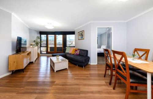 City East Apartamento | Spacious 2BR Apartment in the Heart of the City - Hosted by Canstay
