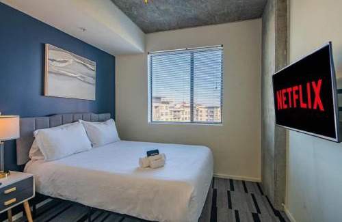 Evans Churchill Apartamento | Spacious 2BR Apt with Gym Pool Parking