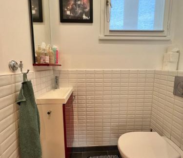 Charenton-le-Pont Apartamento | Spacious 2BR Balcony and AC