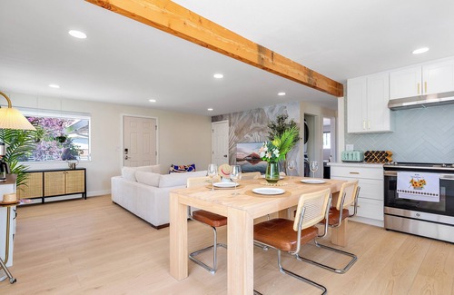 Ballard Apartamento | Spacious 2BR Ballard Retreat w/AC and Fenced Yard
