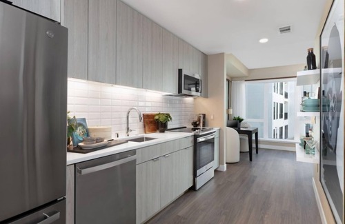 Menlo Park Condominio | Spacious 2BR Condo at Vasara Menlo Park – Pool, Gym & BBQ