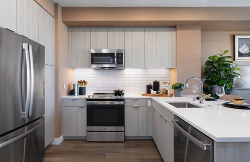Menlo Park Condominio | Spacious 2BR Condo at Vasara Menlo Park – Pool, Gym & BBQ