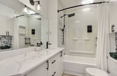 Quartier 5-4 Apartamento | Spacious 2BR - Emerald SuiteHot Tub + Free Parking