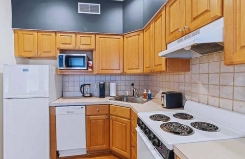 Rittenhouse Row Apartamento | Spacious 2BR Gem | Prime Rittenhouse Area