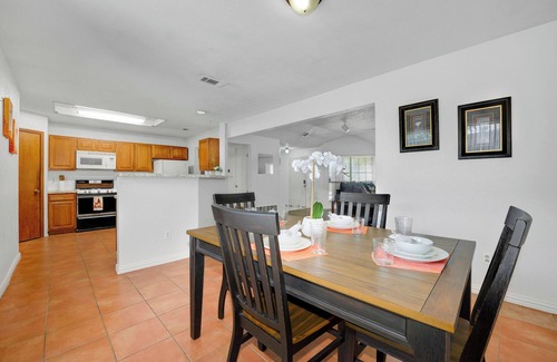 Buckner Terrace - Everglade Park Casa | Spacious 2BR home near Downtown Dallas