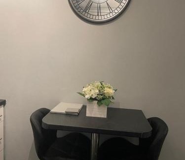 Clydach Casa | Spacious 2BR House with Sofa Bed & Parkin