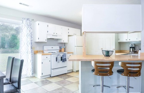 Calhoun Casa | Spacious 2BR Ideal for Long-Term Business Stays
