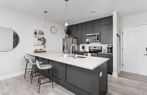 Meridian-Kessler Apartamento | Spacious 2BR in Meridian Kessler by CozySuites
