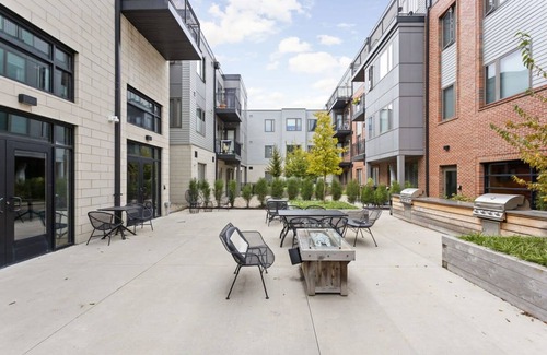 Meridian-Kessler Apartamento | Spacious 2BR in Meridian Kessler by Cozysuites