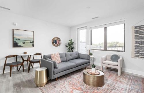 Meridian-Kessler Apartamento | Spacious 2BR in Meridian Kessler by CozySuites