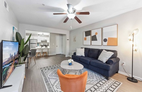 Pleasant Valley Apartamento | Spacious 2BR King Suite w Gym&Pool close to DT