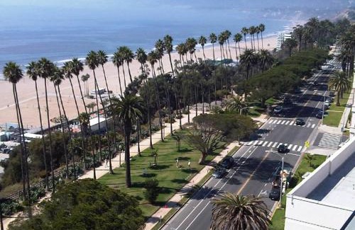 Downtown Apartamento | Spacious 2BR Near Santa Monica Beach, Walk Everywhere!