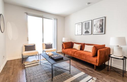 Downtown Apartamento | Spacious 2BR Near Santa Monica Beach, Walk Everywhere!