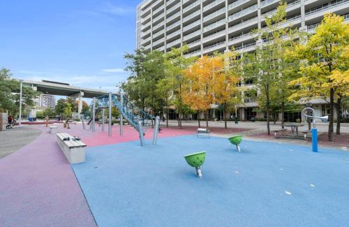 Fort York Apartamento | Spacious 2BR - Pool Gym Sauna Hot Tub Free Parking