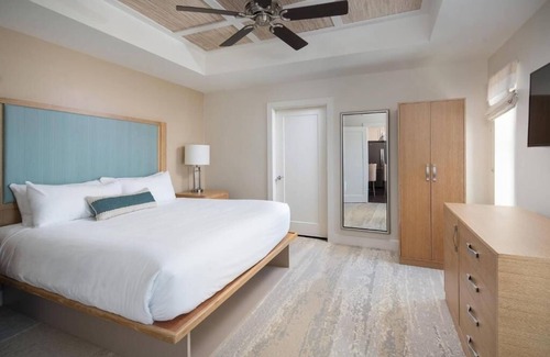Holmes Beach Hotel | Spacious 2BR Villa Near Anna Maria Island Beach – Ideal for Families