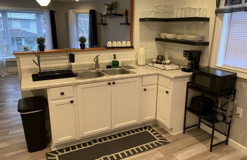 Cleveland Apartamento | Spacious 2nd floor apt in the heart of Clevelands west side neighborhood nice !