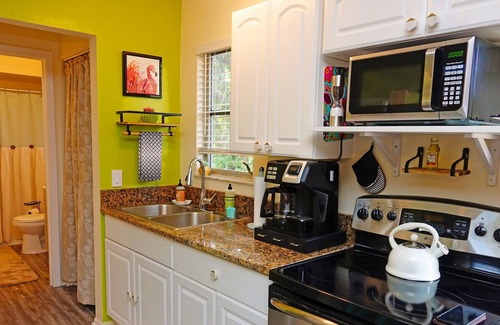 Bayou Oaks Apartamento | Spacious 2nd Floor Apartment with Deck