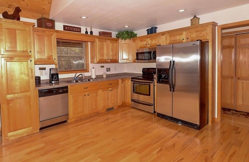 Murphy Casa | Spacious 3/3 Cabin - Mountain Views , HOT TUB, Game Room & Wi-Fi!