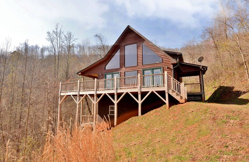 Murphy Casa | Spacious 3/3 Cabin - Mountain Views , HOT TUB, Game Room & Wi-Fi!
