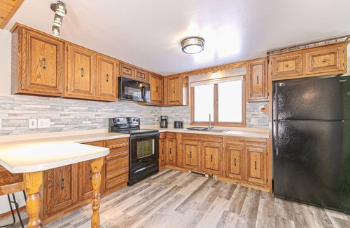 Shawano Casa | Spacious 3 Bd, 1.5 Bath family friendly cottage 35 minutes from Lambeau Field!