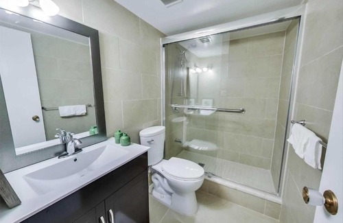 Markland Wood Apartamento | Spacious 3 Bdr, 2 Full-Bath, 2 Balcony Condo with amenities