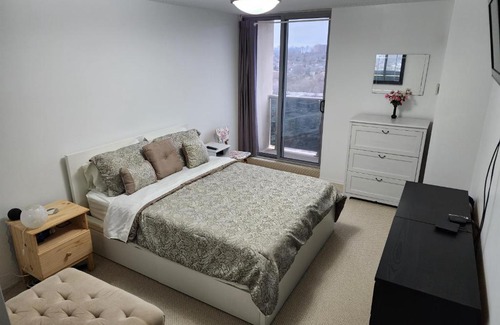Markland Wood Apartamento | Spacious 3 Bdr, 2 Full-Bath, 2 Balcony Condo with amenities