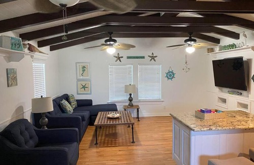 Crystal Beach Casa | Spacious 3 Bdr House w/ RV Hookup, Beach Access RD