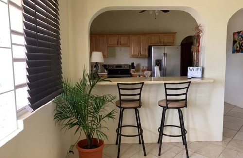 Estate Strawberry Hill Casa | Spacious 3-Bed 2-Bath Fully Air Conditioned Home