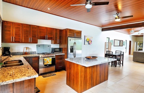 Barú Casa | Spacious 3 bed, 3 bath home with breathtaking Mountain and Valley views.
