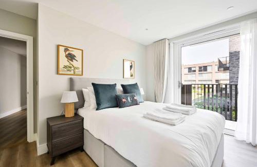 Evelyn Apartamento | Spacious 3 Bed Apt with Balcony at Neptune Wharf