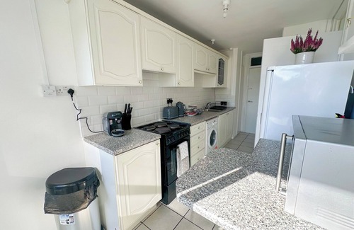 De Beauvoir Casa | Spacious 3-Bed Flat in Hackney Haggerston with Great Transport Links!