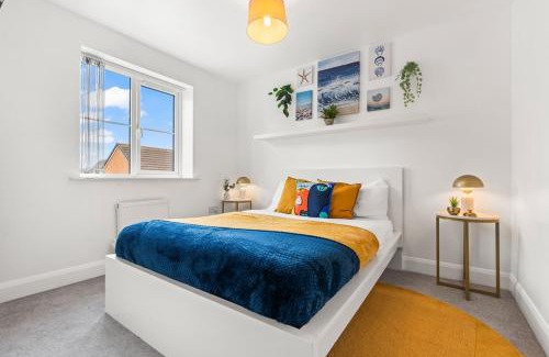 Brierley Hill Casa | Spacious 3-Bed Home, Parking, Garden, Sleeps 7