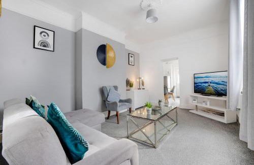 South Shields Casa | Spacious 3-Bed Home in South Shields, Sleeps 8
