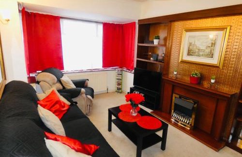 Ashburton Casa | SPACIOUS 3 BED HOUSE WITH PARKING & GOOD TRANSPORT