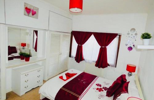 Ashburton Casa | SPACIOUS 3 BED HOUSE WITH PARKING & GOOD TRANSPORT