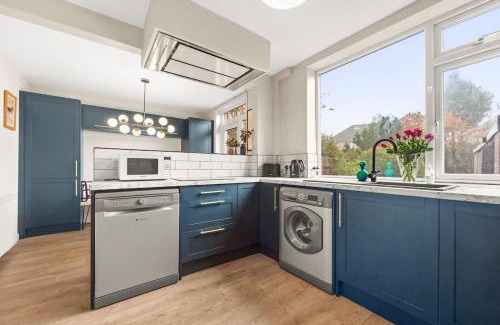 Chapeltown Casa | Spacious 3 bed house in North Leeds perfect for families & longer stays
