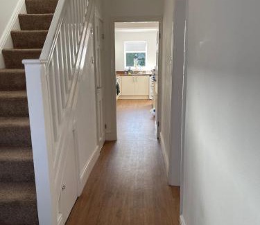 Offerton Casa | Spacious 3 bed with driveway