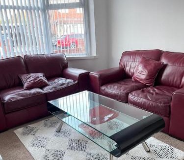 Offerton Casa | Spacious 3 bed with driveway