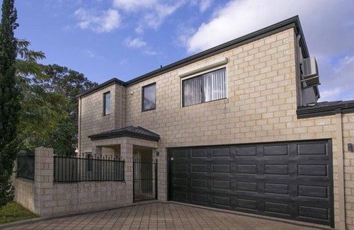 Nollamara Casa | Spacious 3 Bedm,2 Bath, 2 Storey! No Cleaning Fee!