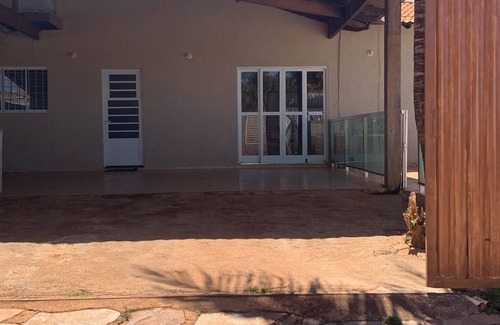 Paranoa Casa | Spacious 3-bedroom house in lovely Jardim Botanico with WiFi, AC