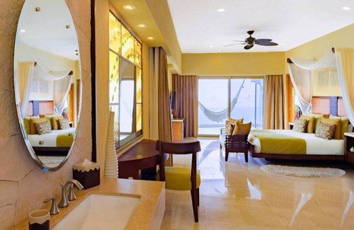 Puerto Vallarta Complejo | Spacious 3 bedroom Ocean Front view Condo /8 guest