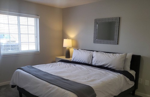 Edgewood Apartamento | Spacious 3 bedroom on 1st floor