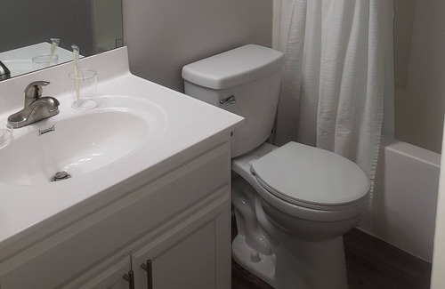 Edgewood Apartamento | Spacious 3 bedroom on 1st floor