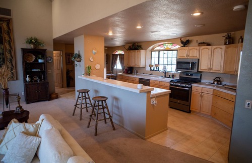 Pinyon Pines Casa | Spacious 3-bedroom mountain villa with fireplace